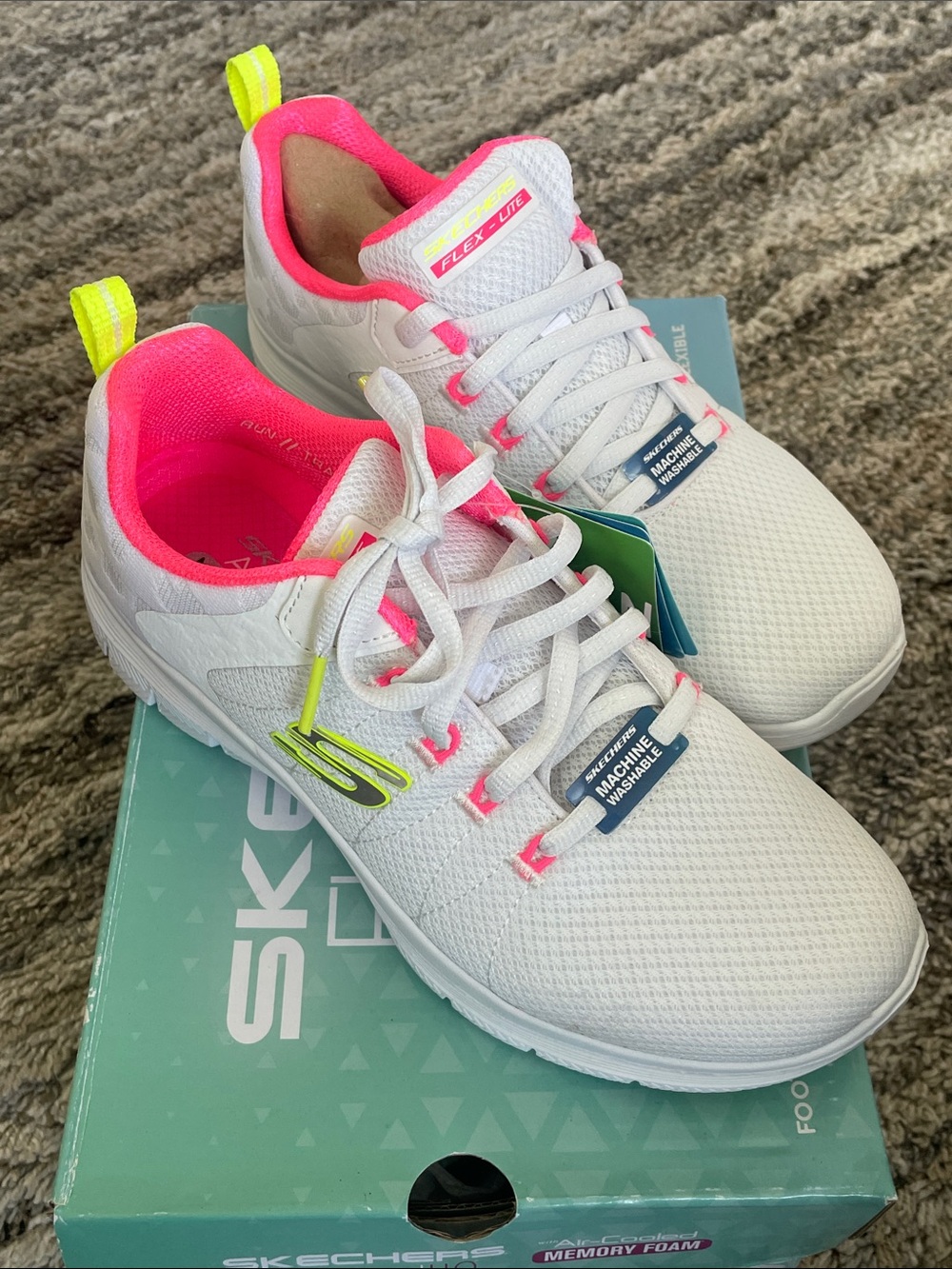 NEW IN BOX Skechers flex appeal